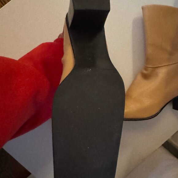 Vintage Minimalist Leather Ankle Boots – Tan, Mid Heel - Picture 3 of 3